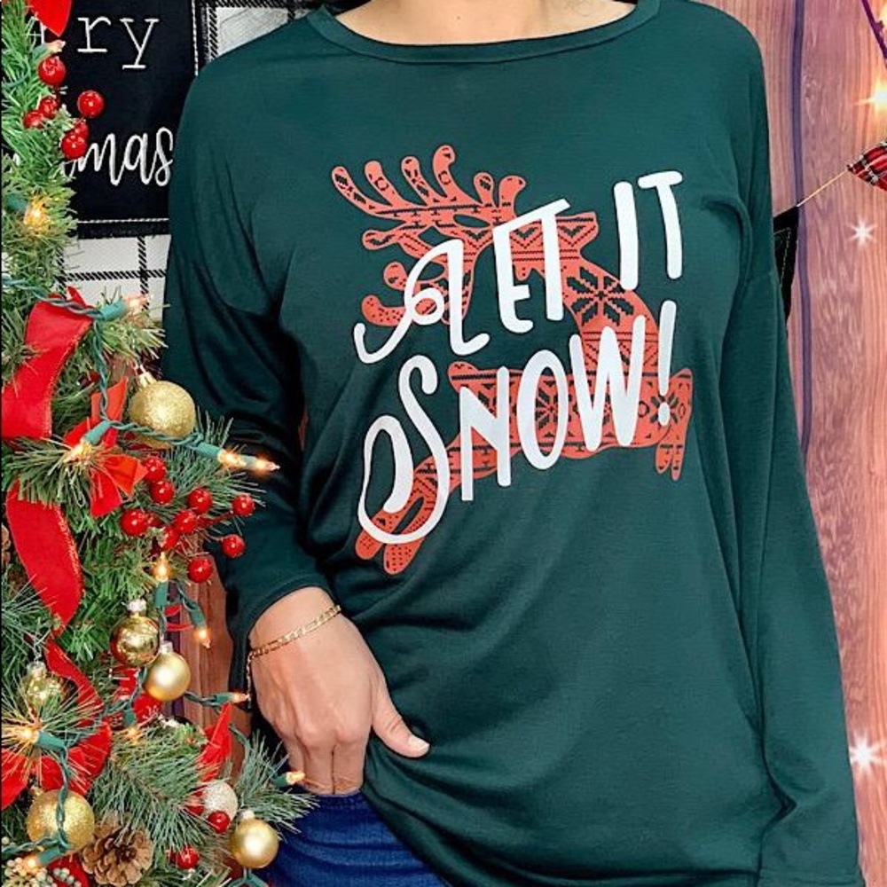 NWT Ladies “Let It Snow” Top